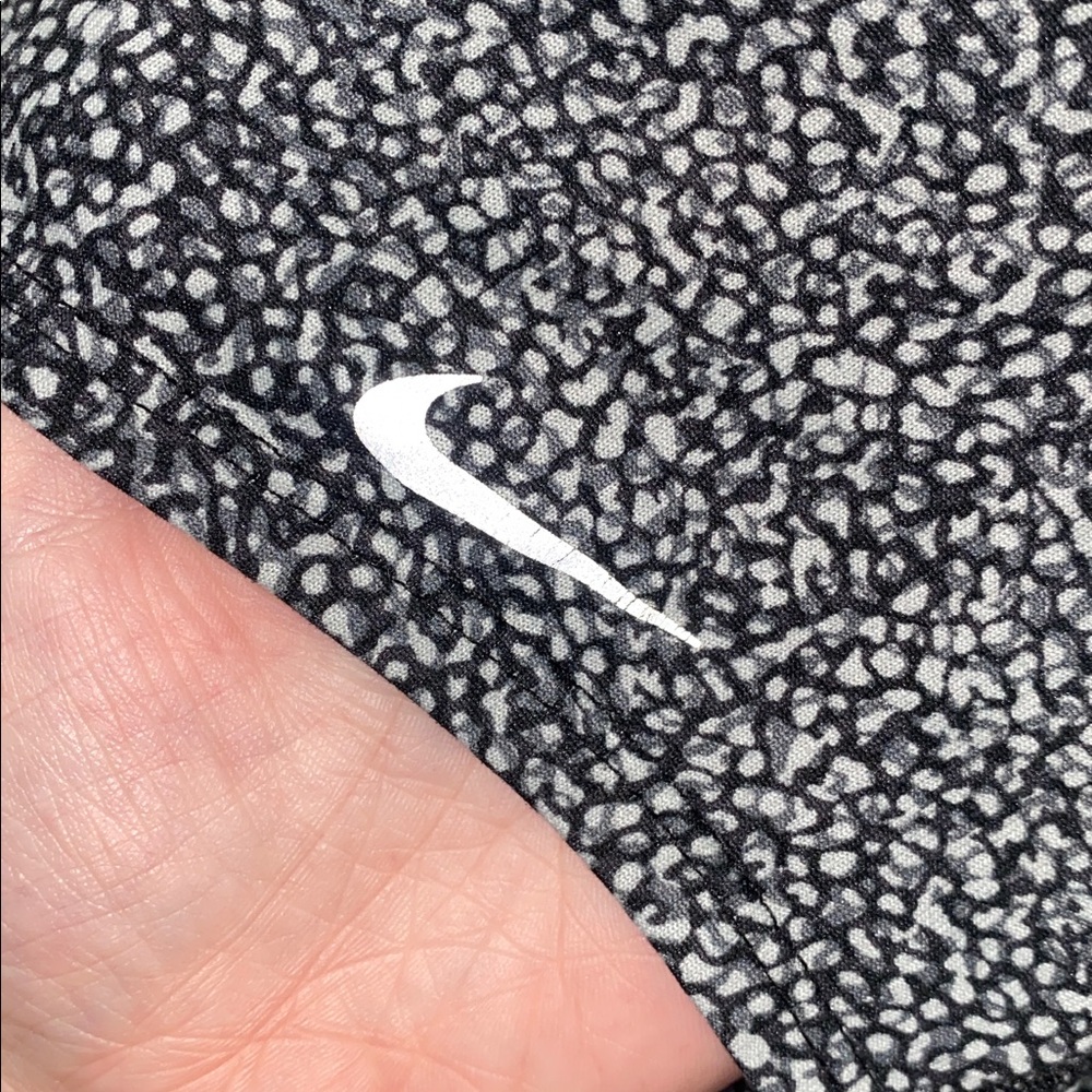 🎱Nike Dri FIT training tank top with speckled pattern & black mesh throughout! - Picture 11 of 11